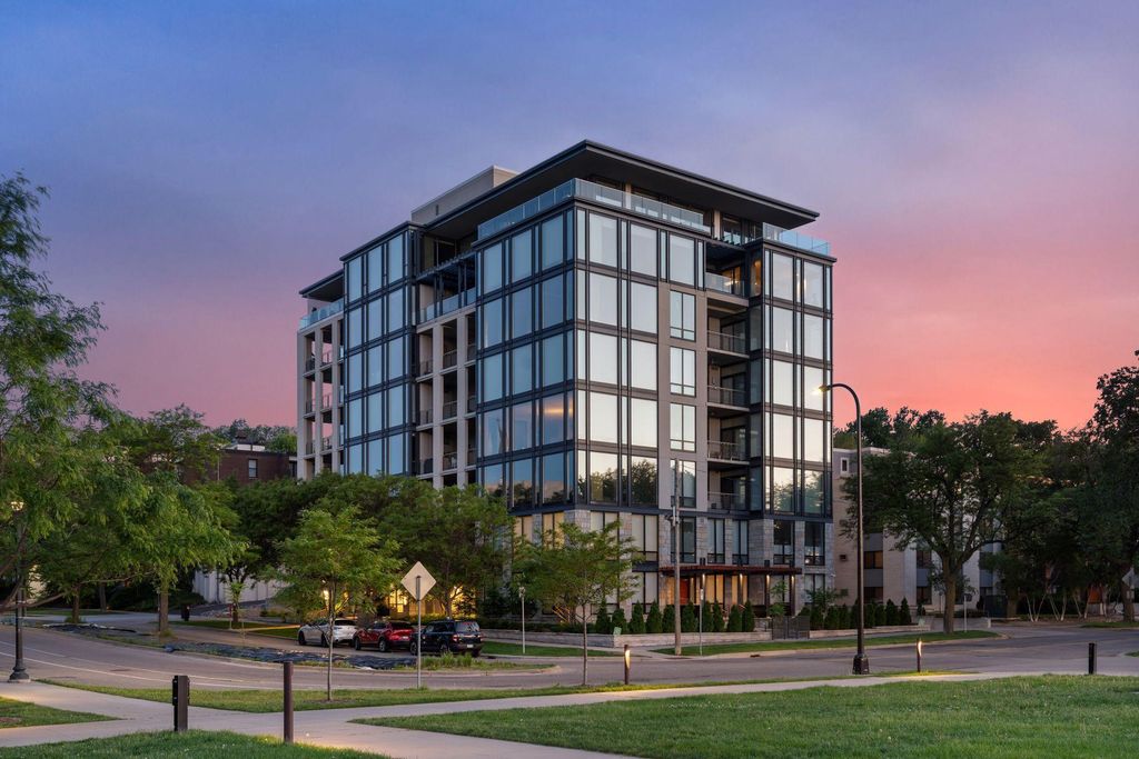 301 Kenwood Parkway 602, Minneapolis, MN 55403