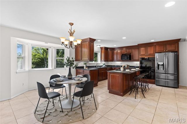 11546 Conway Road, St Louis, MO 63131
