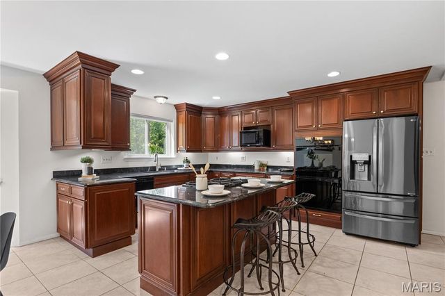 11546 Conway Road, St Louis, MO 63131
