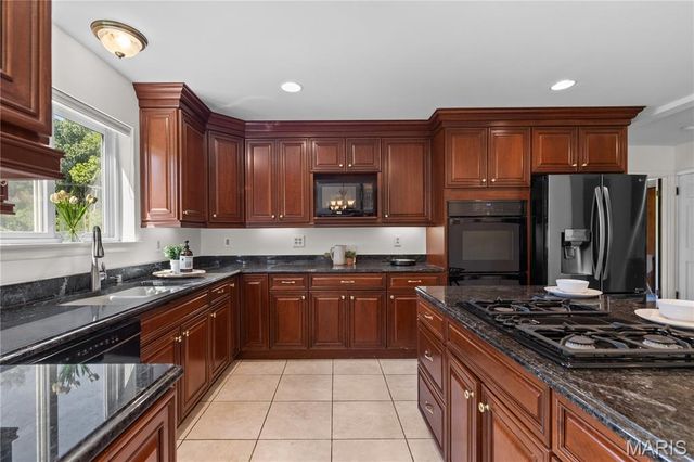 11546 Conway Road, St Louis, MO 63131