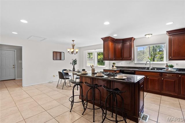 11546 Conway Road, St Louis, MO 63131