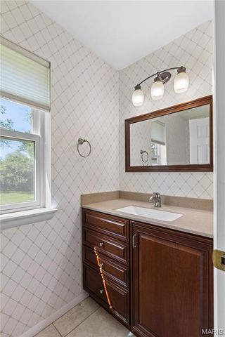 11546 Conway Road, St Louis, MO 63131