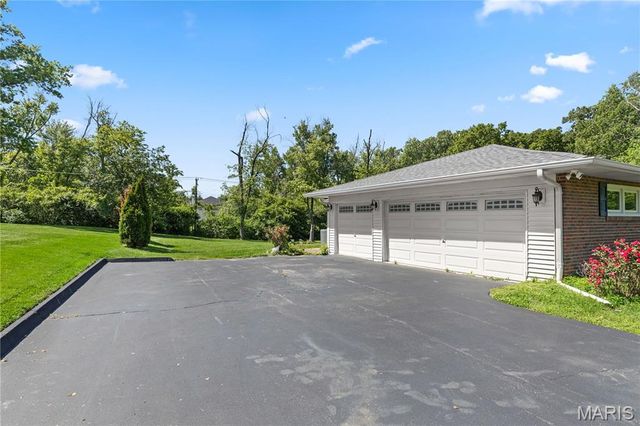 11546 Conway Road, St Louis, MO 63131