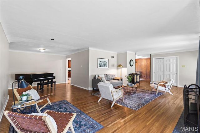 11546 Conway Road, St Louis, MO 63131