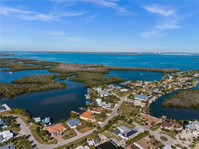 2758 8th AVE, St James City, FL 33956