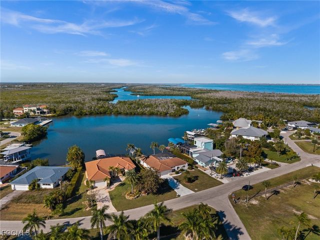 2758 8th AVE, St James City, FL 33956