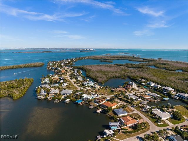 2758 8th AVE, St James City, FL 33956