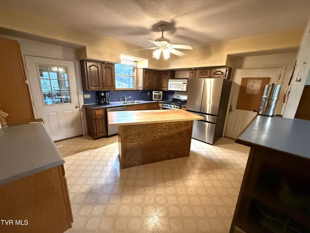 704 River Road, Church Hill, TN 37642