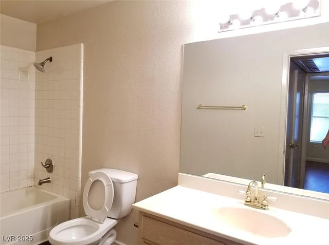 5221 Lindell Road 206, Las Vegas, NV 89118