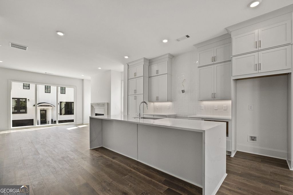 3667 Peachtree Road NE 13, Atlanta, GA 30319