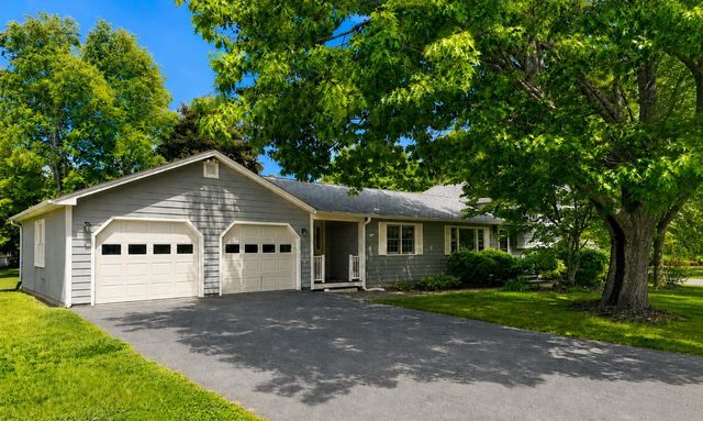 8 Toftree Lane, Dover, NH 03820