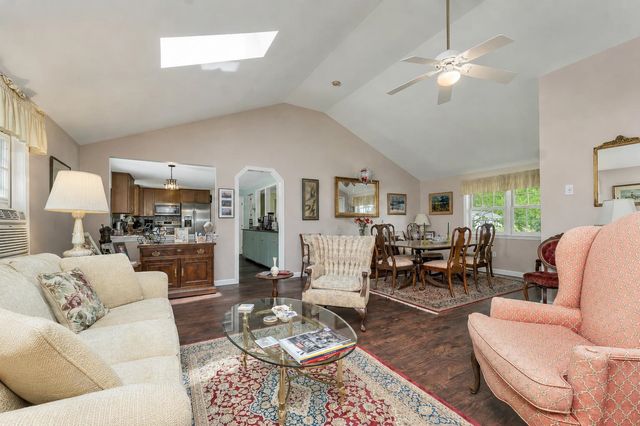 8 Toftree Lane, Dover, NH 03820