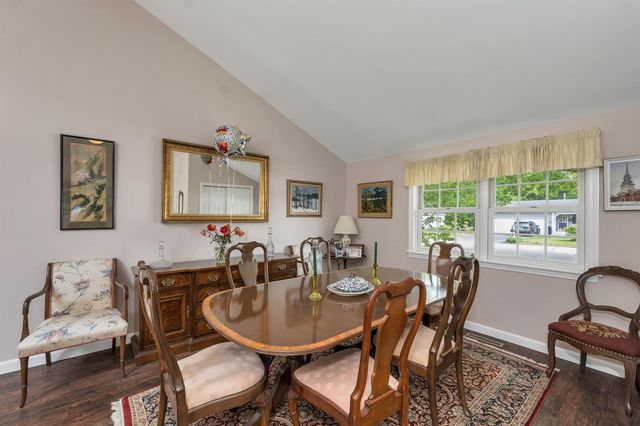 8 Toftree Lane, Dover, NH 03820