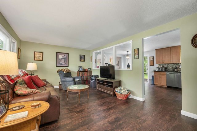 8 Toftree Lane, Dover, NH 03820