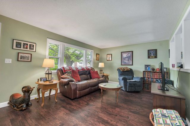 8 Toftree Lane, Dover, NH 03820