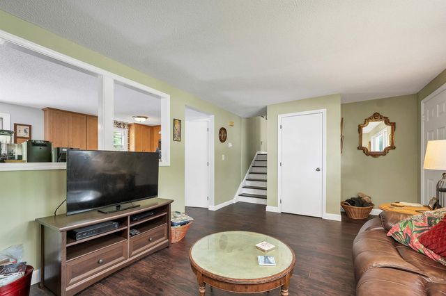 8 Toftree Lane, Dover, NH 03820
