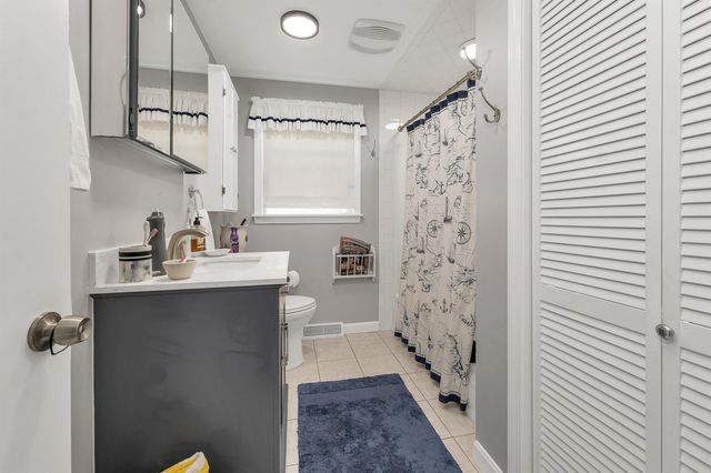 8 Toftree Lane, Dover, NH 03820