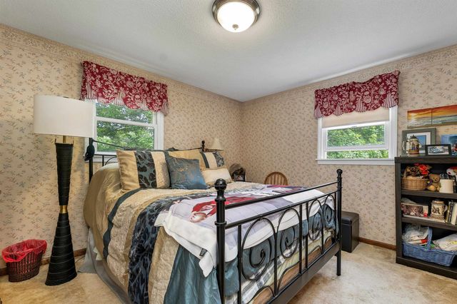 8 Toftree Lane, Dover, NH 03820