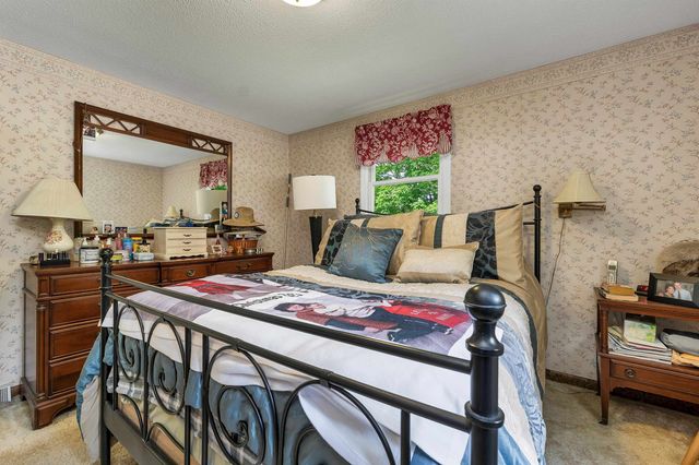 8 Toftree Lane, Dover, NH 03820