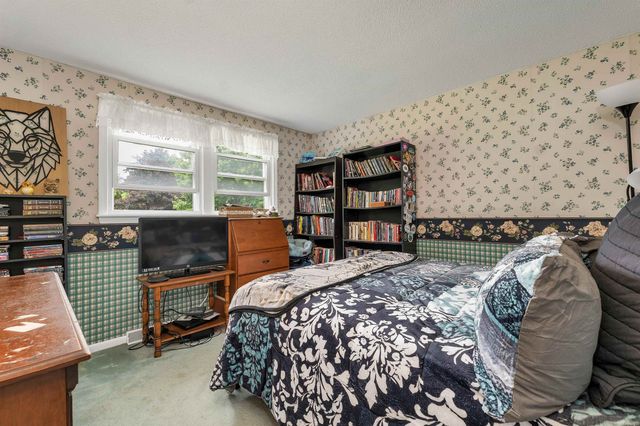 8 Toftree Lane, Dover, NH 03820