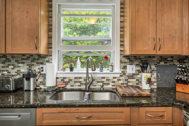 8 Toftree Lane, Dover, NH 03820