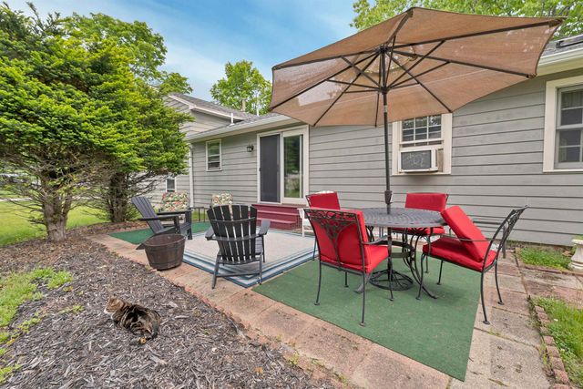 8 Toftree Lane, Dover, NH 03820