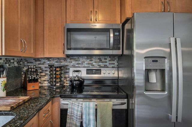 8 Toftree Lane, Dover, NH 03820