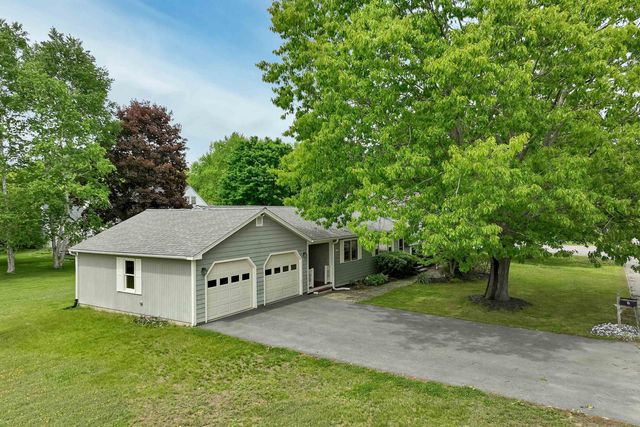 8 Toftree Lane, Dover, NH 03820