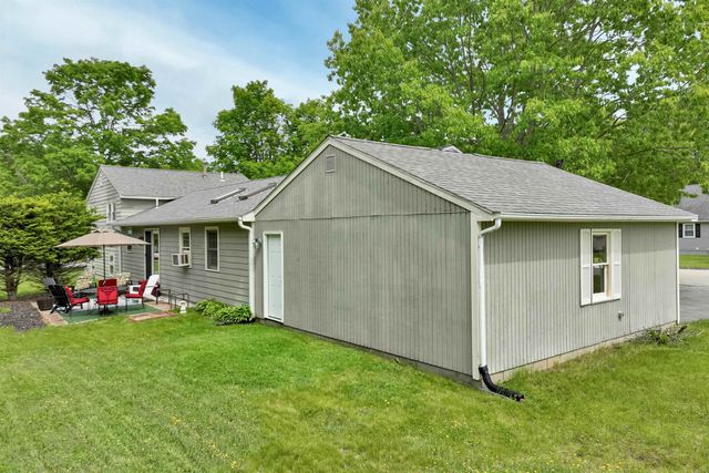 8 Toftree Lane, Dover, NH 03820