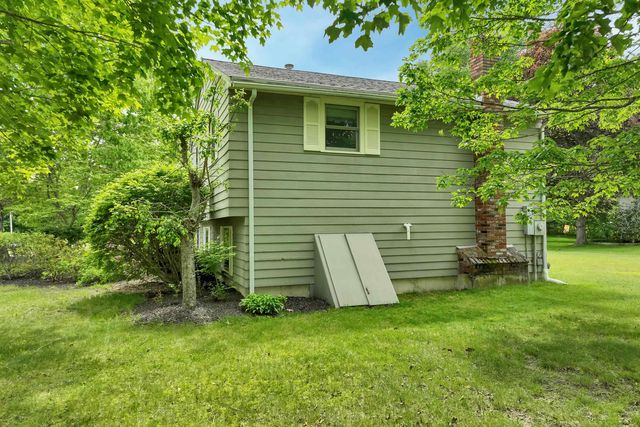 8 Toftree Lane, Dover, NH 03820