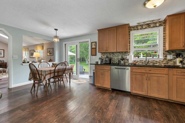 8 Toftree Lane, Dover, NH 03820