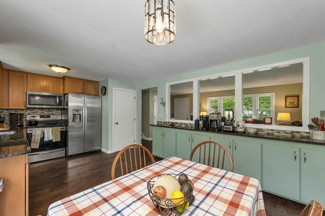 8 Toftree Lane, Dover, NH 03820