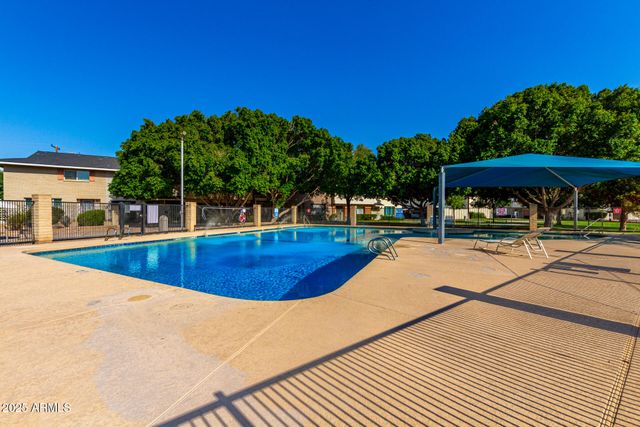 4438 E BELLEVIEW Street, Phoenix, AZ 85008