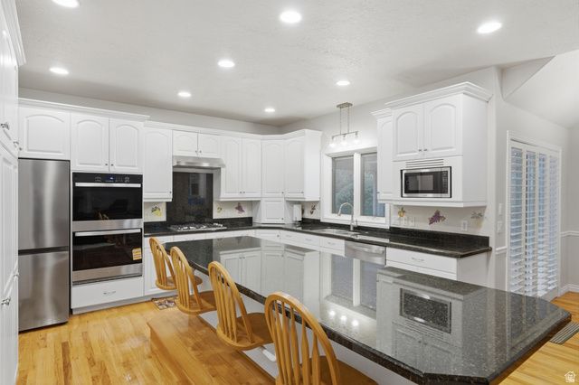 11943 S AUTUMN RIDGE DR, Sandy, UT 84092