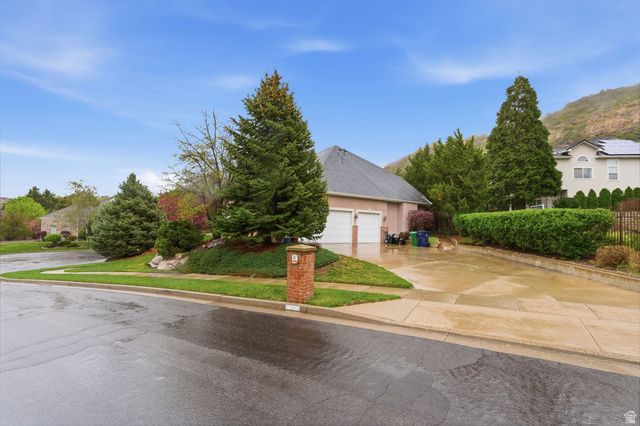 11943 S AUTUMN RIDGE DR, Sandy, UT 84092
