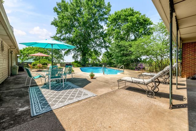 255 Shryocks Ferry Road, Versailles, KY 40383