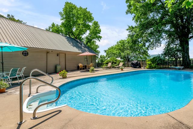255 Shryocks Ferry Road, Versailles, KY 40383