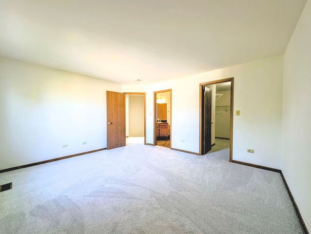 1751 Sleepy Hollow Court 7, Schaumburg, IL 60195