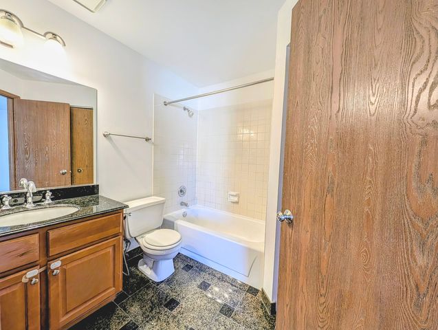 1751 Sleepy Hollow Court 7, Schaumburg, IL 60195