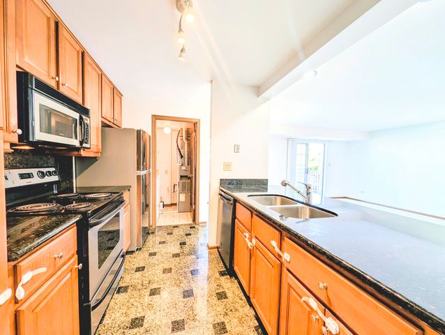 1751 Sleepy Hollow Court 7, Schaumburg, IL 60195
