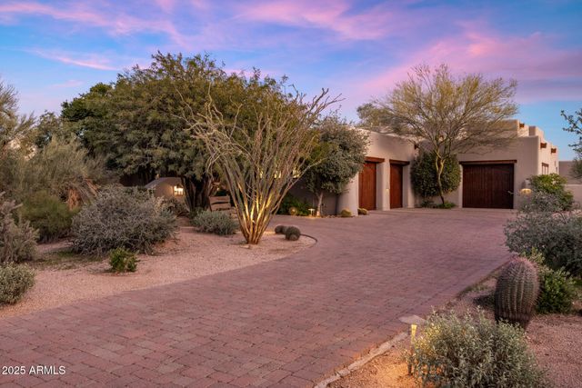 8300 E DIXILETA Drive 211, Scottsdale, AZ 85266