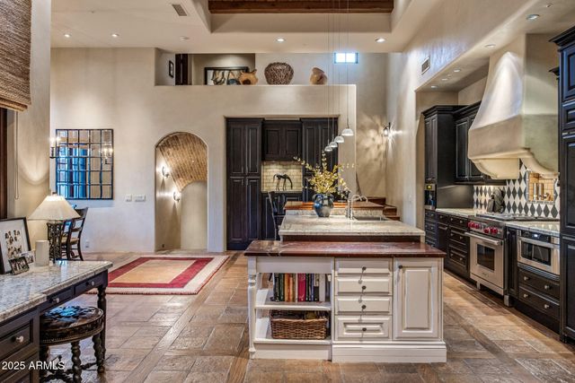 8300 E DIXILETA Drive 211, Scottsdale, AZ 85266