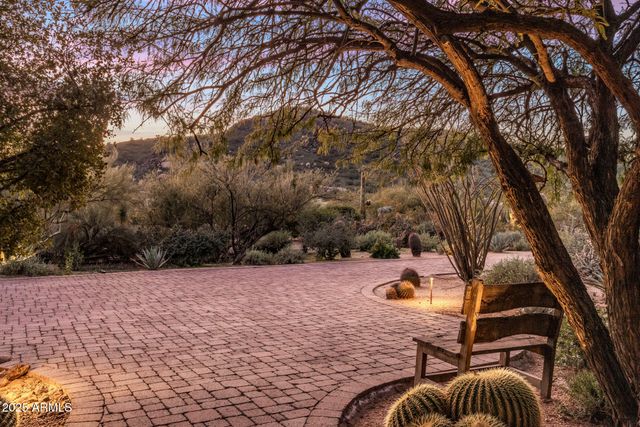 8300 E DIXILETA Drive 211, Scottsdale, AZ 85266