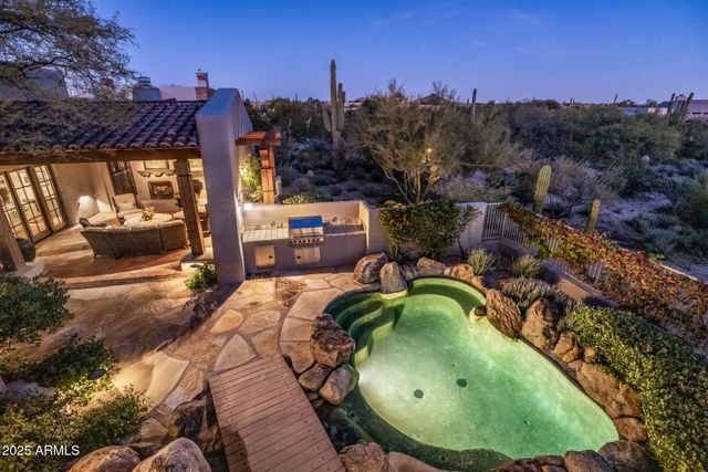 8300 E DIXILETA Drive 211, Scottsdale, AZ 85266