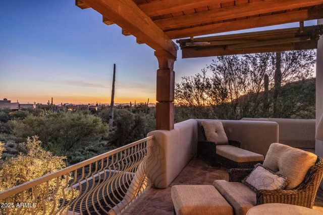 8300 E DIXILETA Drive 211, Scottsdale, AZ 85266