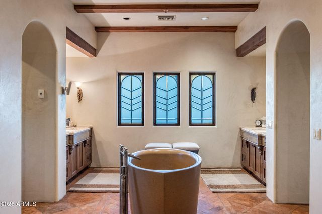 8300 E DIXILETA Drive 211, Scottsdale, AZ 85266