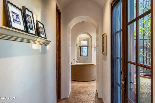 8300 E DIXILETA Drive 211, Scottsdale, AZ 85266