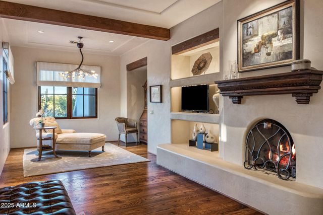 8300 E DIXILETA Drive 211, Scottsdale, AZ 85266