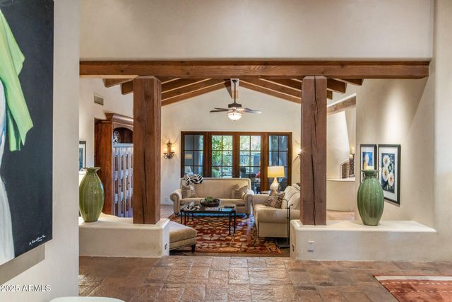 8300 E DIXILETA Drive 211, Scottsdale, AZ 85266