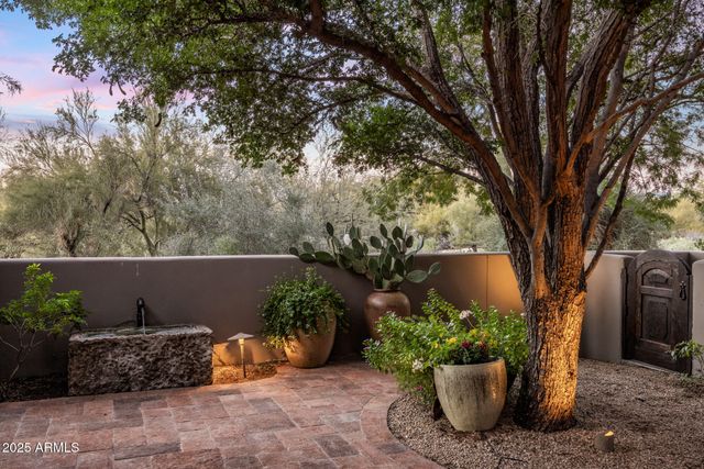 8300 E DIXILETA Drive 211, Scottsdale, AZ 85266